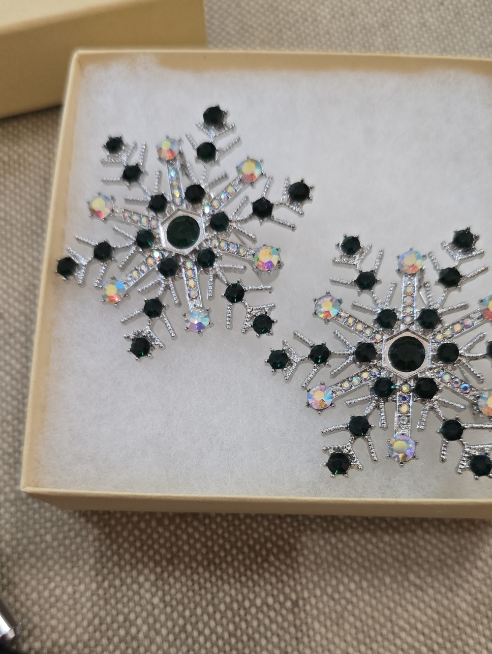 In Honor of Dolly! Emerald Green Snowflake Crystal Brooches - Women Accessories